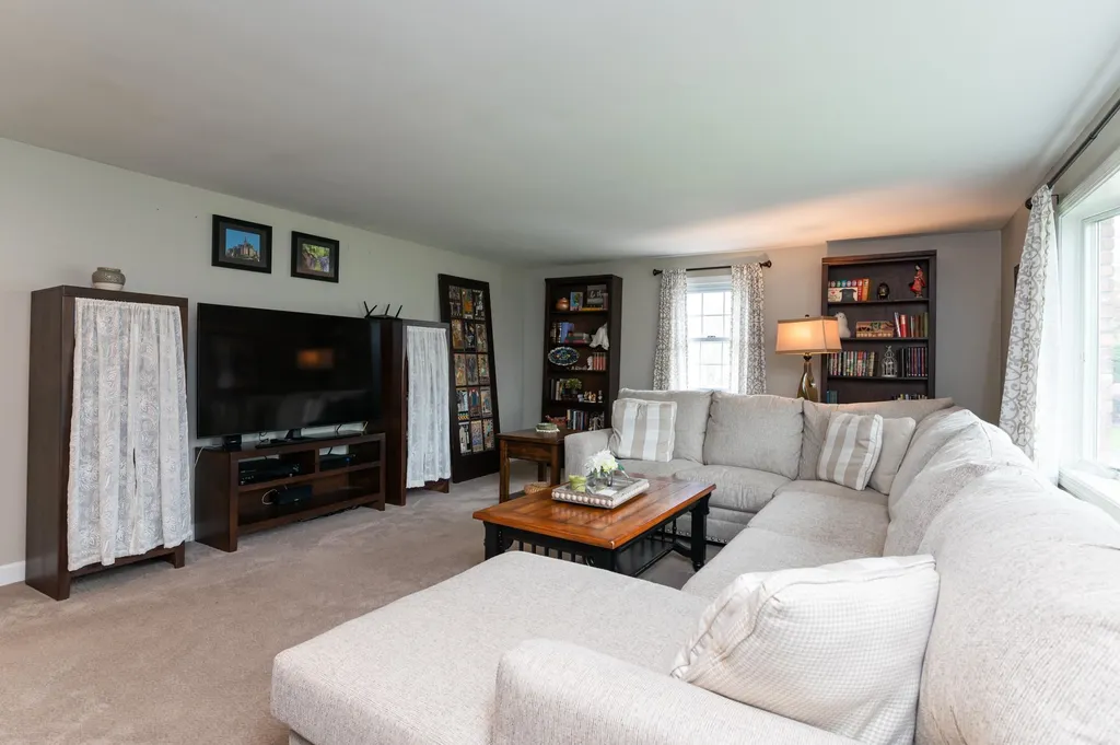 14 Shady Hill Road Nashua NH 03063