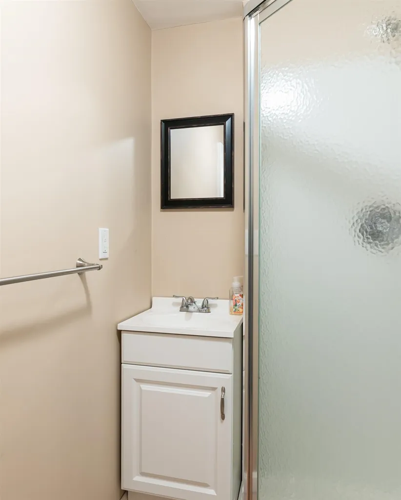14 Shady Hill Road Nashua NH 03063