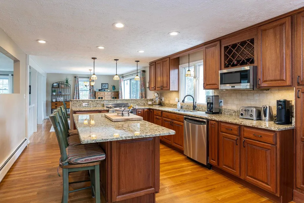 14 Shady Hill Road Nashua NH 03063