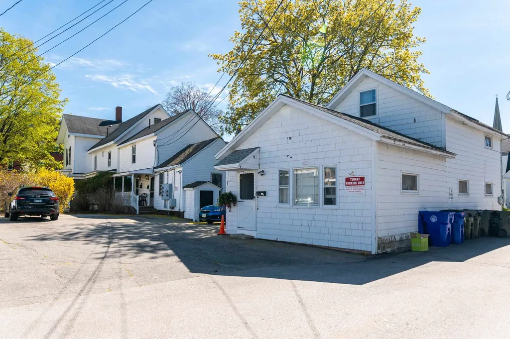 142 Lowell Street Manchester NH 03104