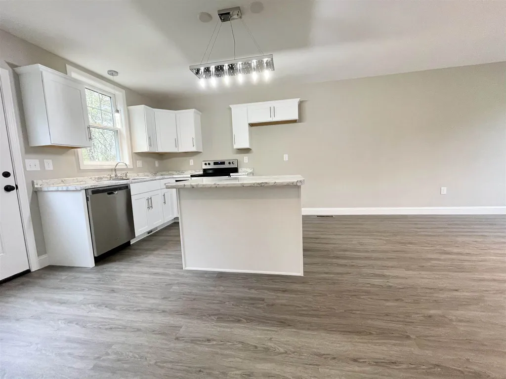 77 Jonathan Avenue Rochester NH 03839
