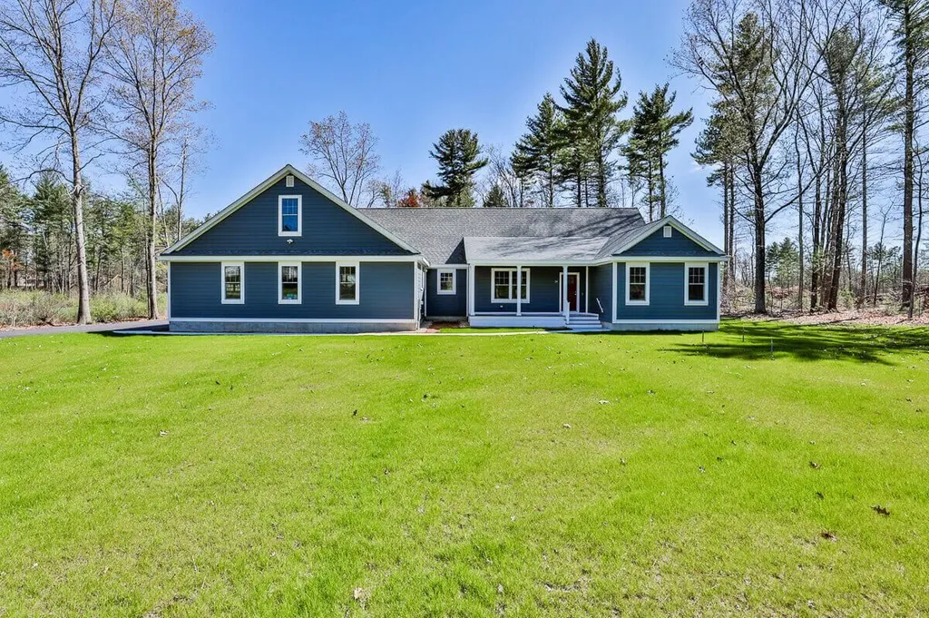 24 Groton Road Nashua NH 03062