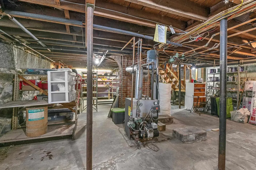 588 Hanover Street Manchester NH 03104