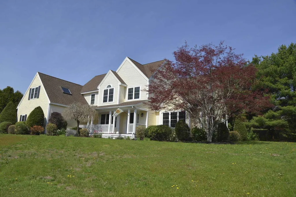 3 Hillcrest Drive Hampton Falls NH 03844