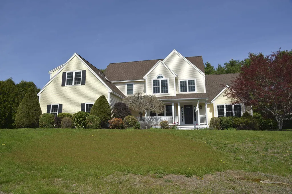 3 Hillcrest Drive Hampton Falls NH 03844