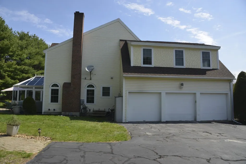 3 Hillcrest Drive Hampton Falls NH 03844