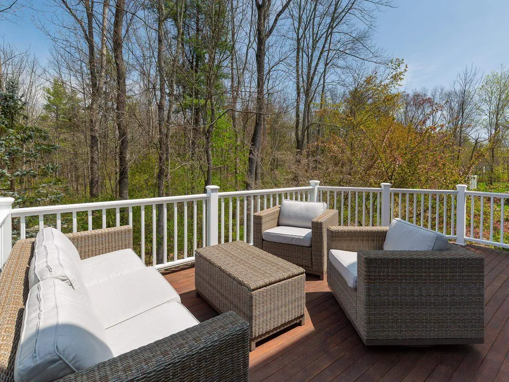 6 Dearborn Brook Circle Exeter NH 03833