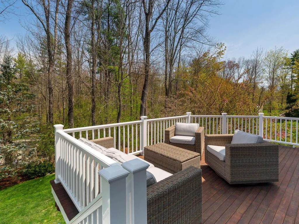 6 Dearborn Brook Circle Exeter NH 03833