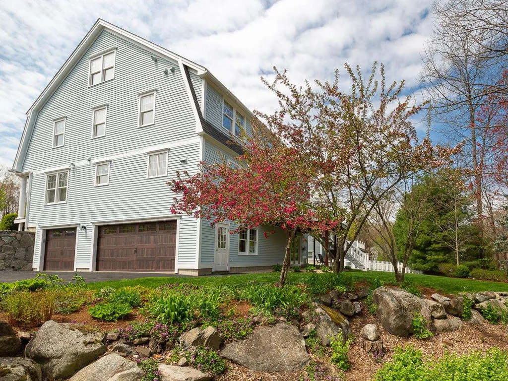 6 Dearborn Brook Circle Exeter NH 03833