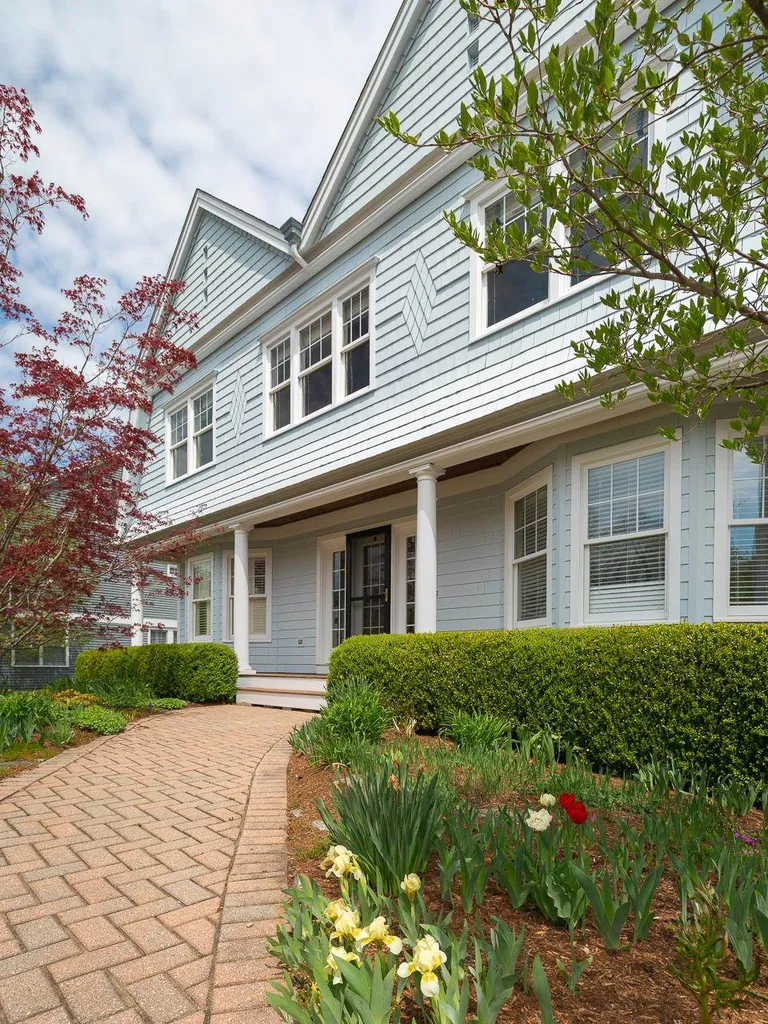 6 Dearborn Brook Circle Exeter NH 03833