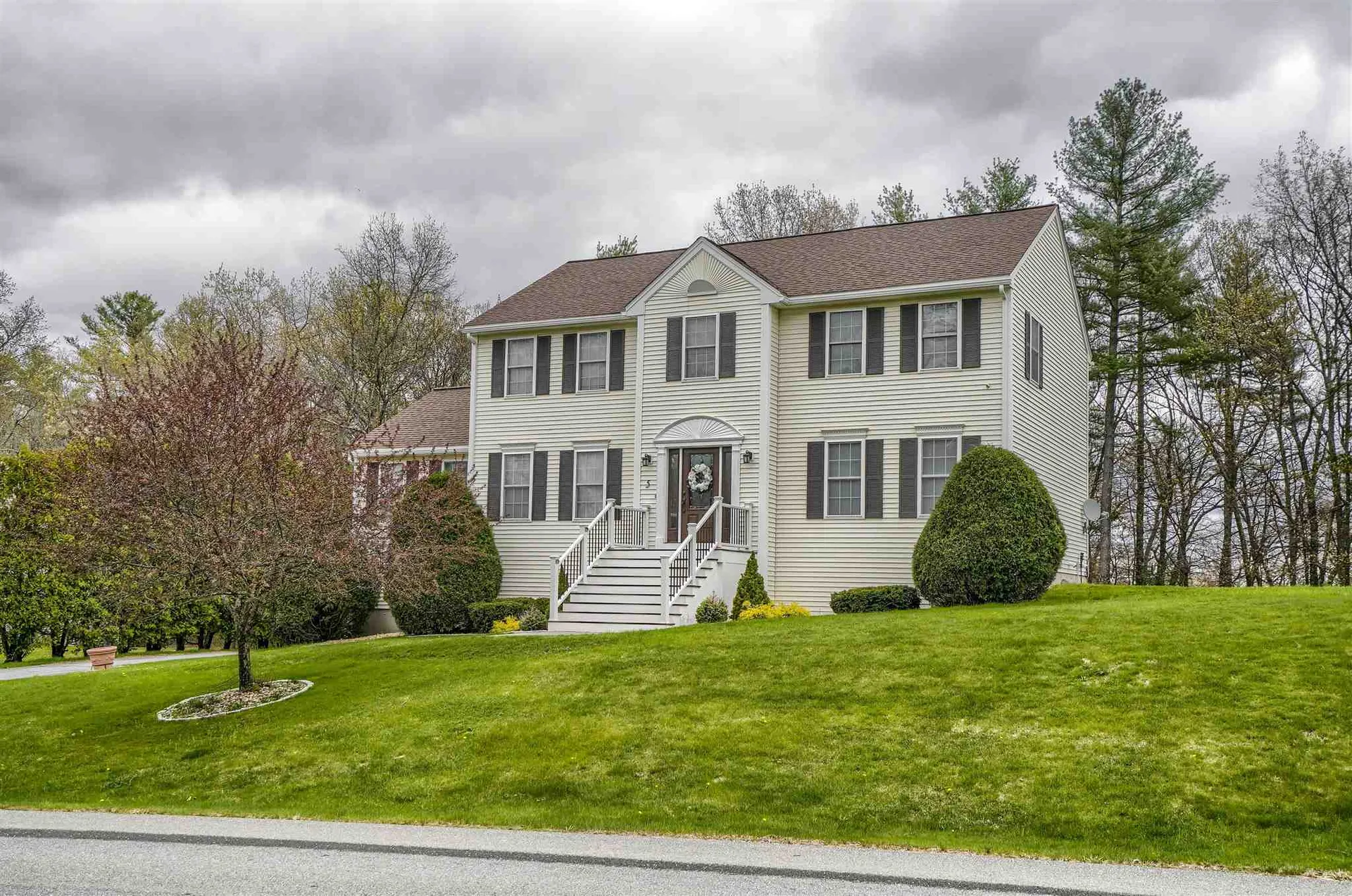 5 Hickory Hill Road Pelham NH 03076