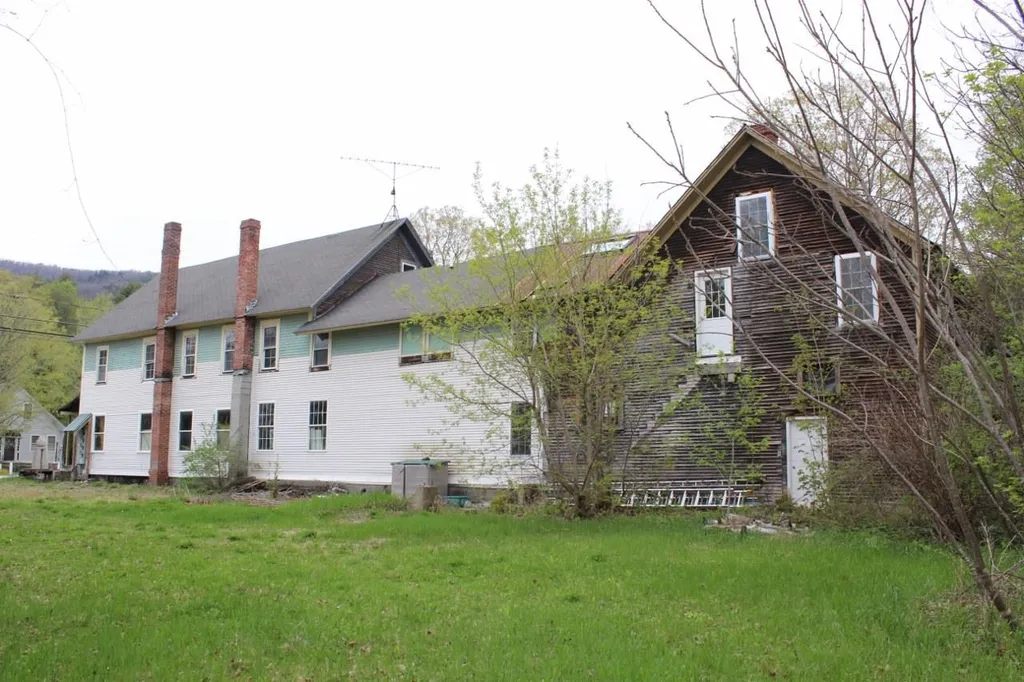 2069 Vt Route 106 Weathersfield VT 05151