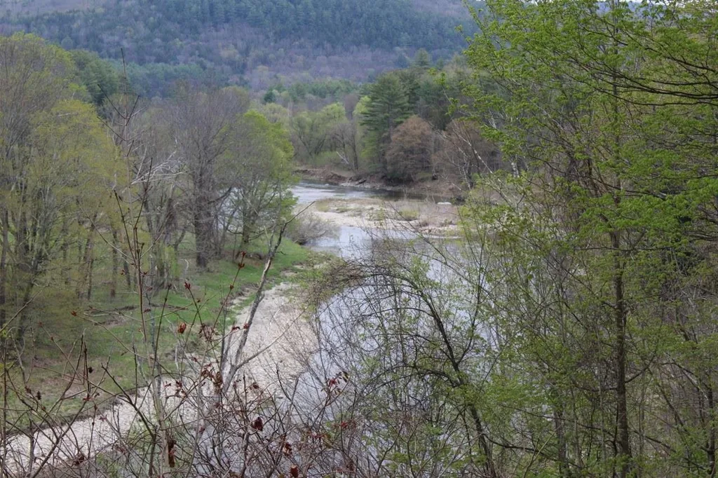 2069 Vt Route 106 Weathersfield VT 05151