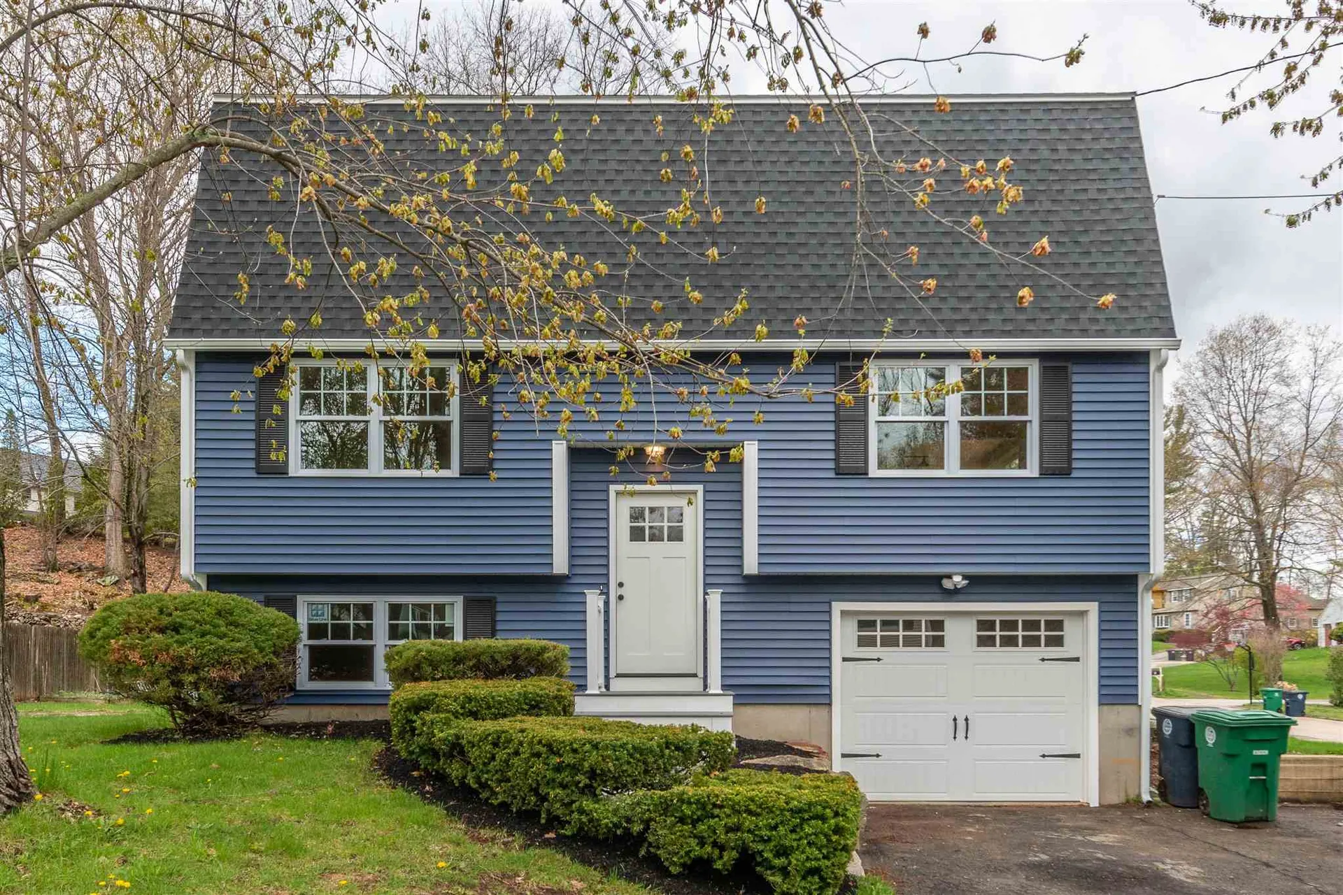 34 Holbrook Drive Nashua NH 03062