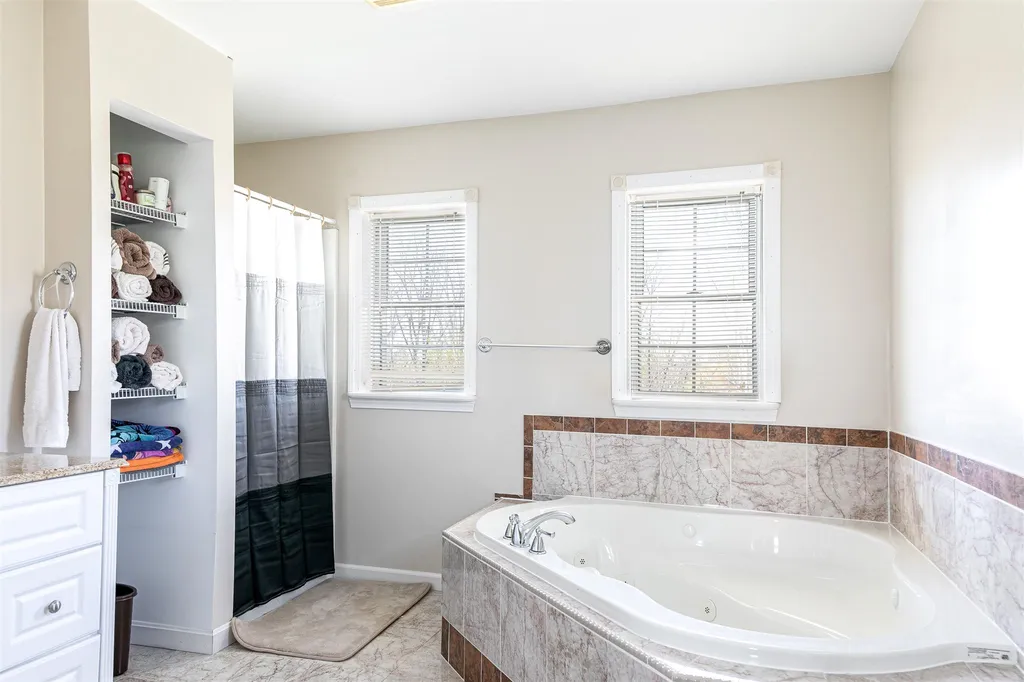 35 Robert Newton Road Georgia VT 05478