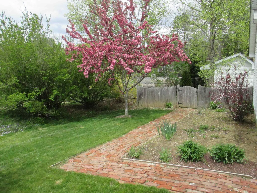 10 Knoll Avenue Keene NH 03431