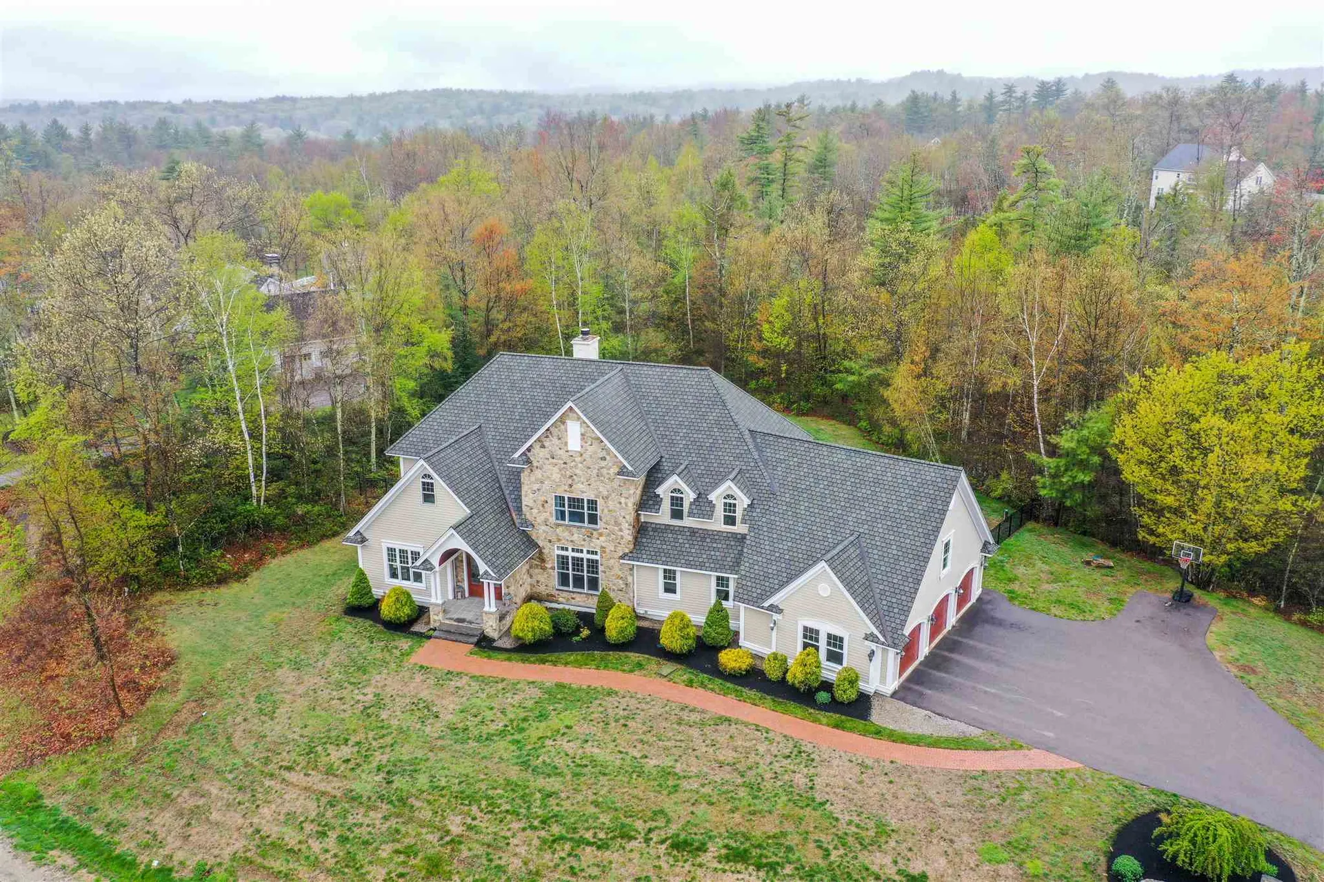 23 Settlers Court Bedford NH 03110