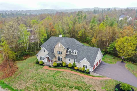 23 Settlers Court Bedford NH 03110