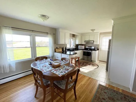 12 River Road Stratham NH 03885