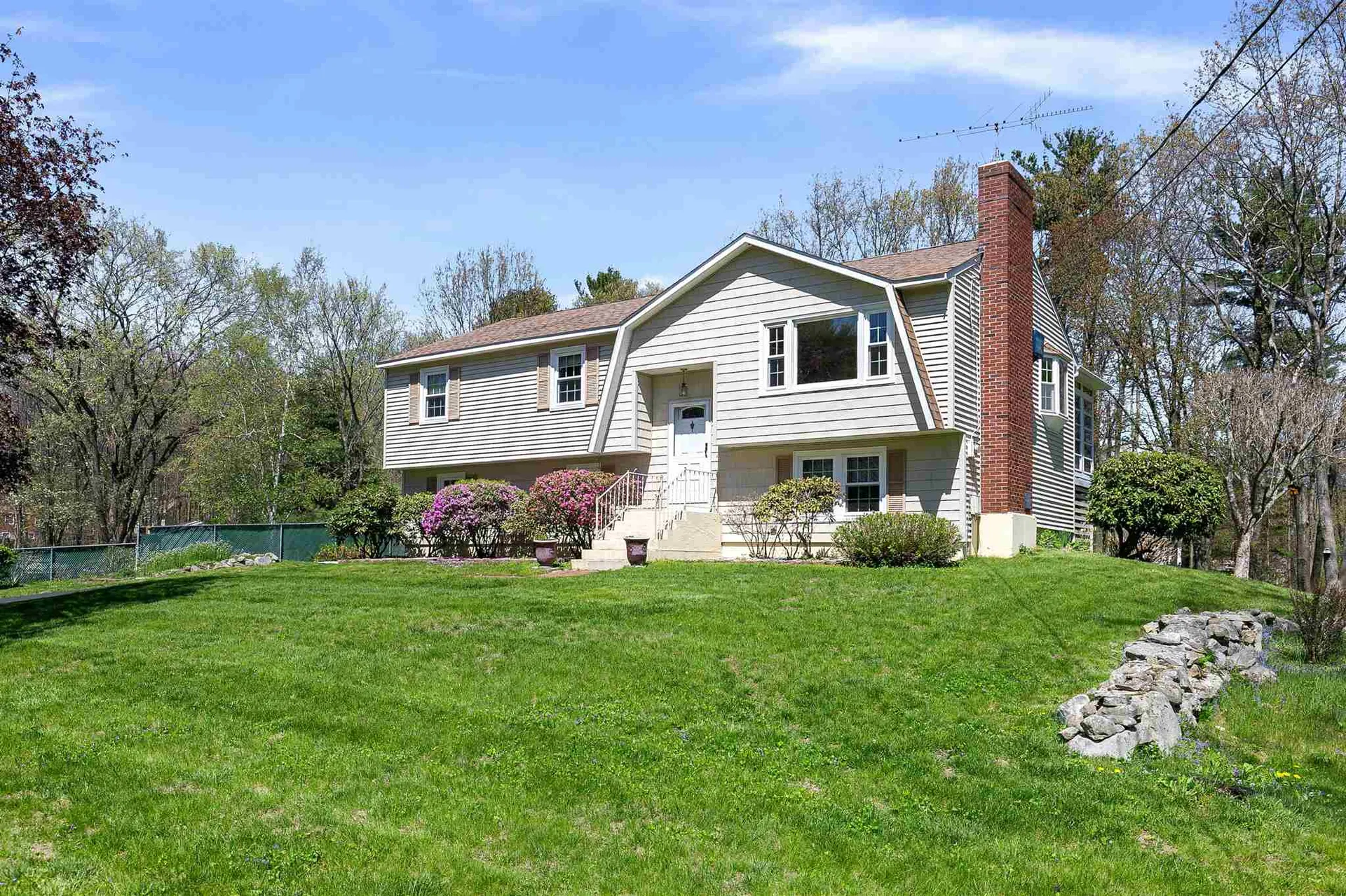 60 Hardy Road Londonderry NH 03053