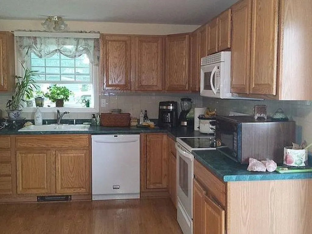 31 Hill Street Hillsborough NH 03244