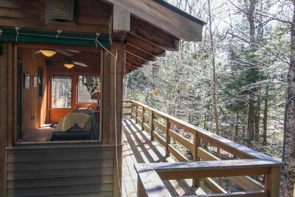 84 Coolidge Drive Hartford VT 05059