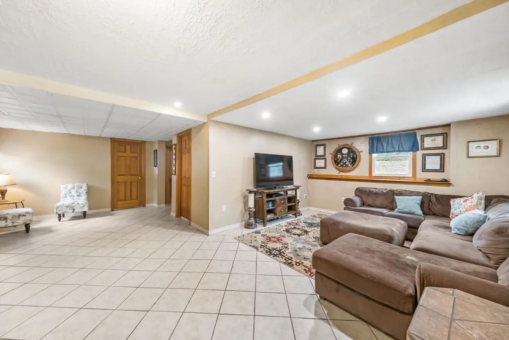 164 Sewalls Falls Road Concord NH 03301