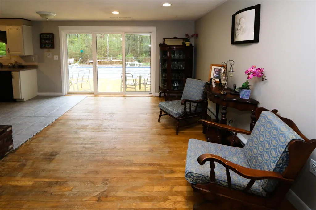 19 Walnut Hill Road Derry NH 03038
