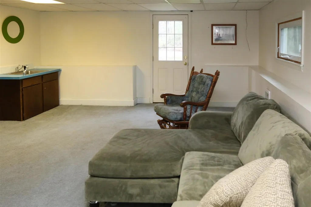 19 Walnut Hill Road Derry NH 03038
