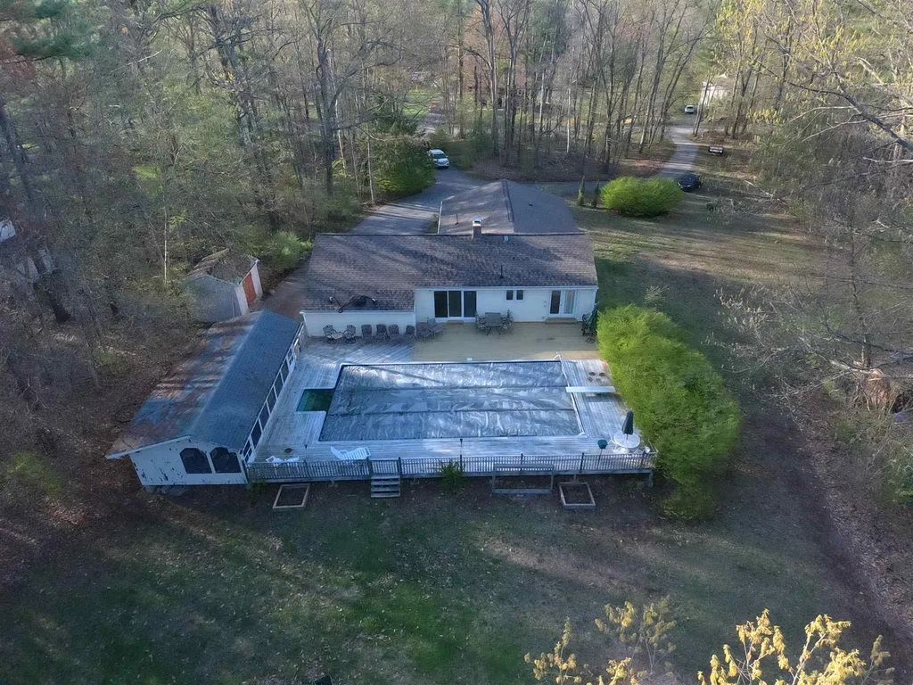 19 Walnut Hill Road Derry NH 03038