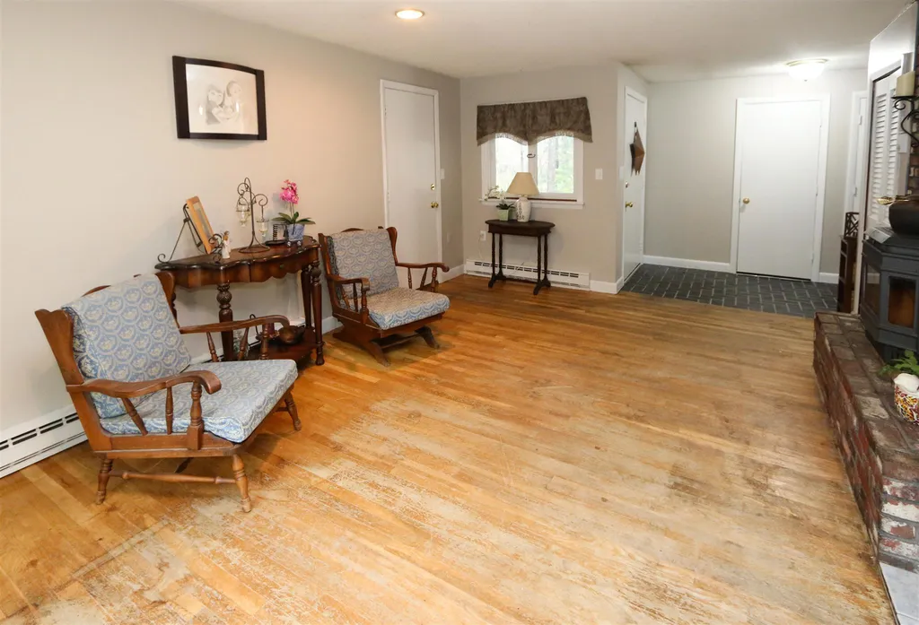 19 Walnut Hill Road Derry NH 03038