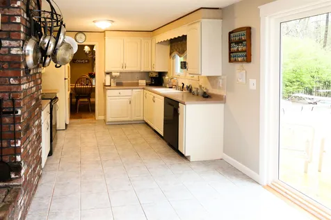 19 Walnut Hill Road Derry NH 03038