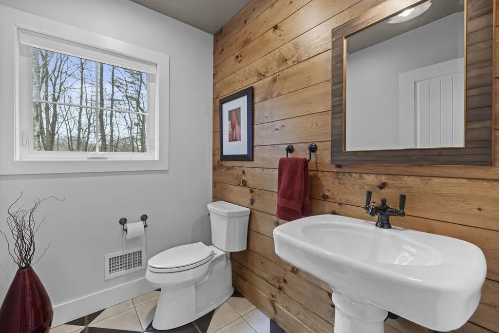 4 Heath Drive Newfields NH 03856