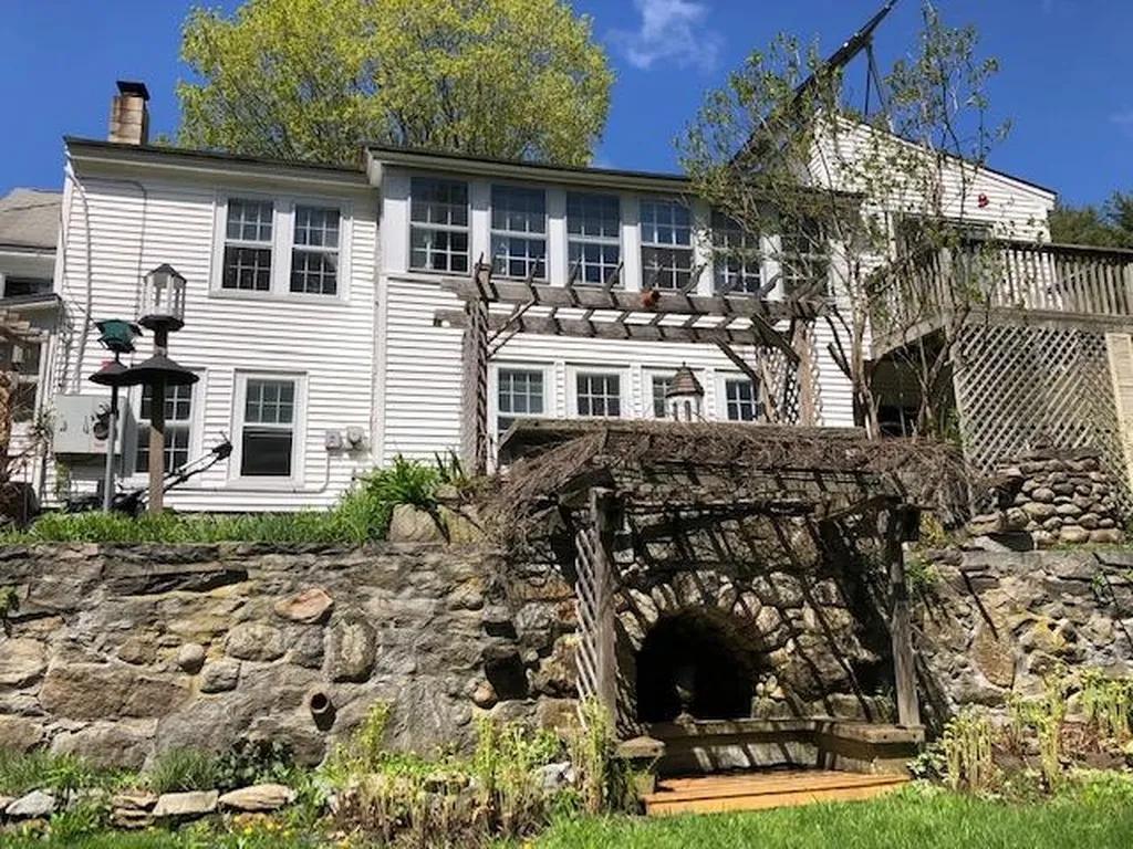 74 Grove Street Peterborough NH 03458