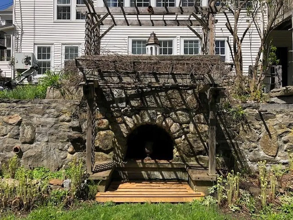 74 Grove Street Peterborough NH 03458