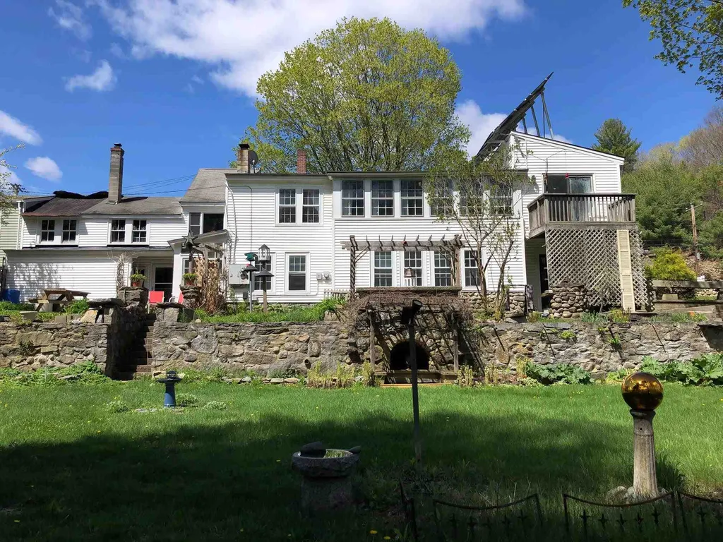 74 Grove Street Peterborough NH 03458