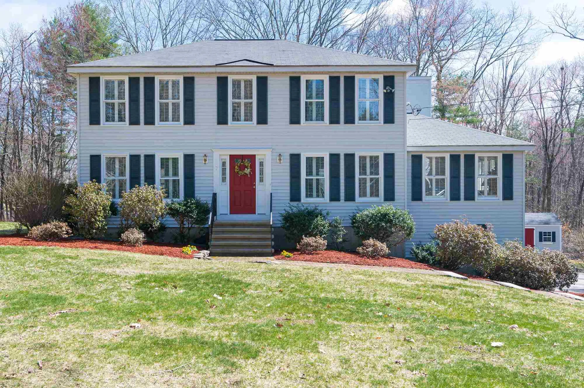7 Mccormick Way Salem NH 03079