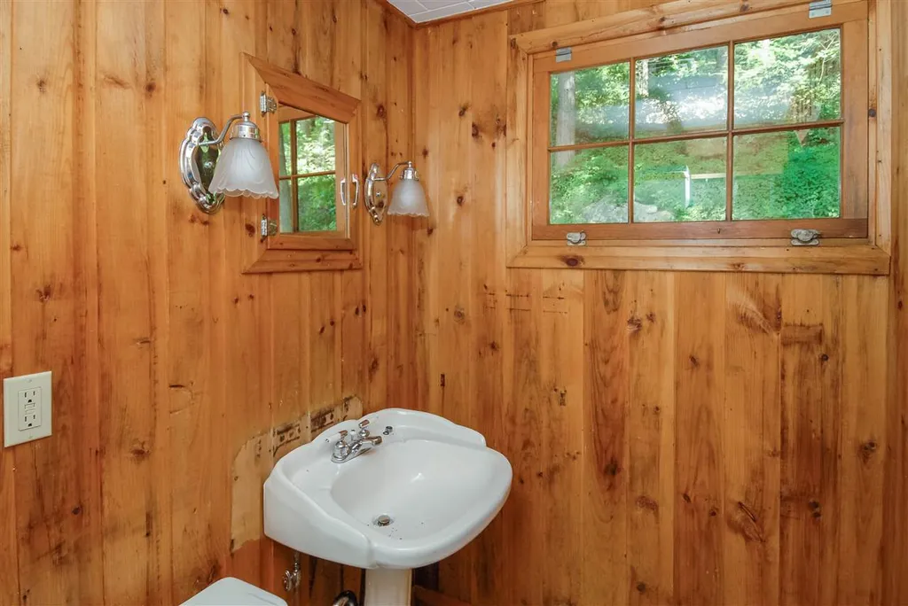 372 White Oak Road Barnstead NH 03225