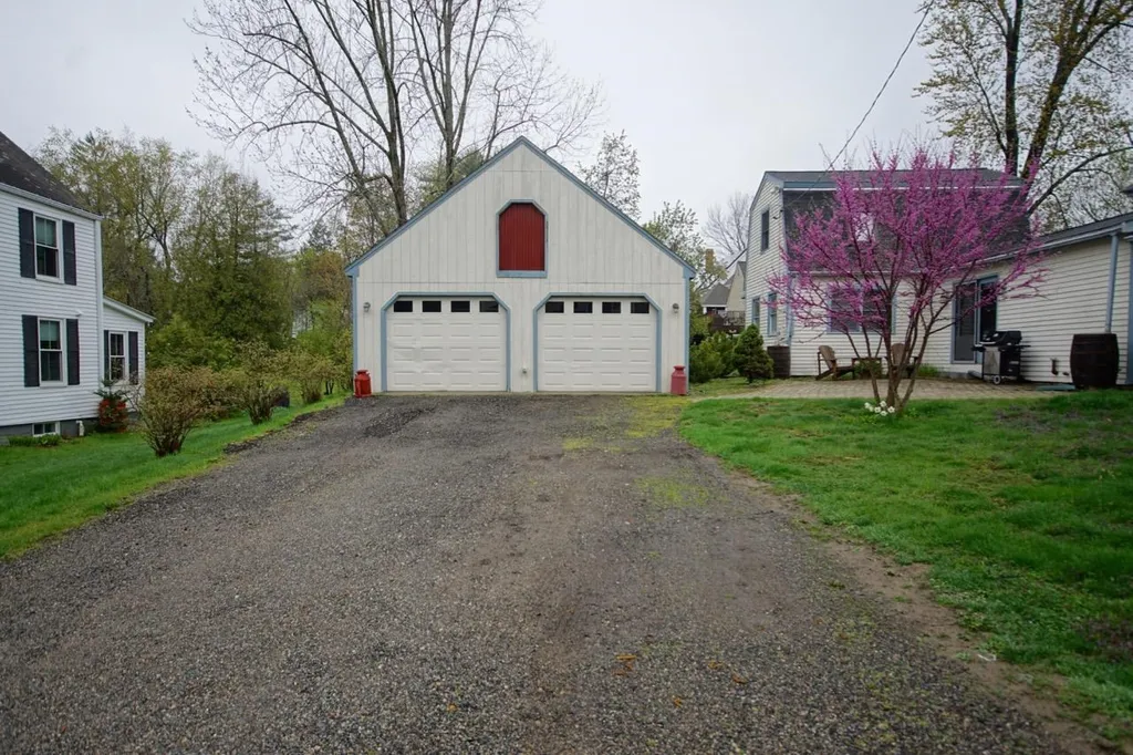 4 Dewey Street Exeter NH 03833