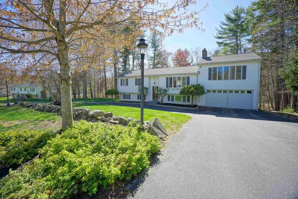 8 Ashley Drive Londonderry NH 03053