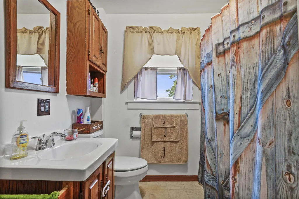 5 Linwood Street Nashua NH 03060
