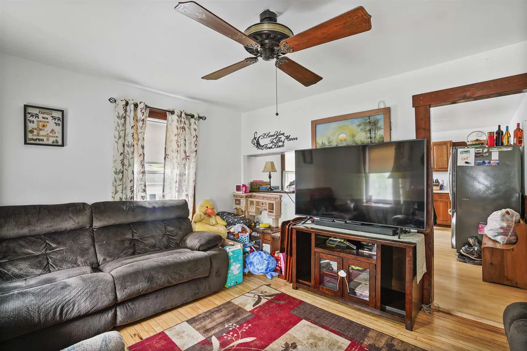 5 Linwood Street Nashua NH 03060