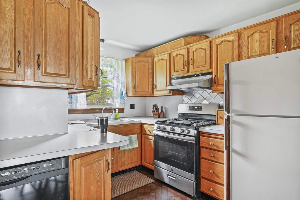 5 Linwood Street Nashua NH 03060