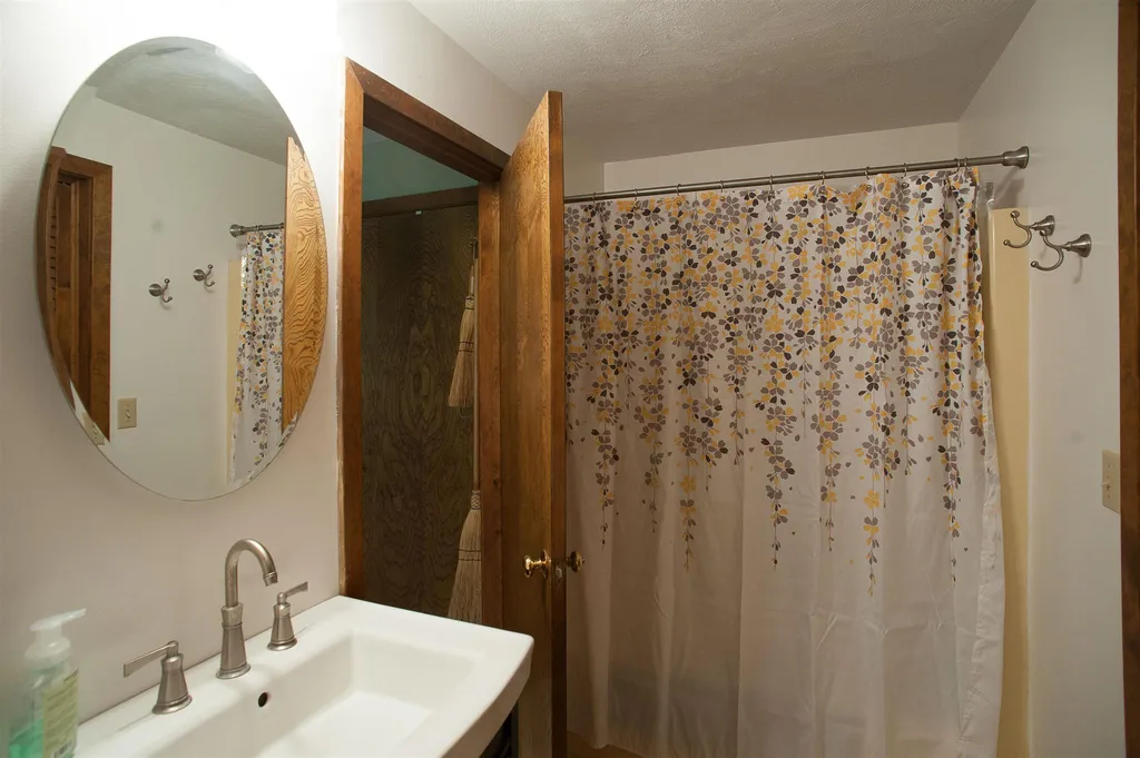 12 Happy Hollow Lane Kingston NH 03848