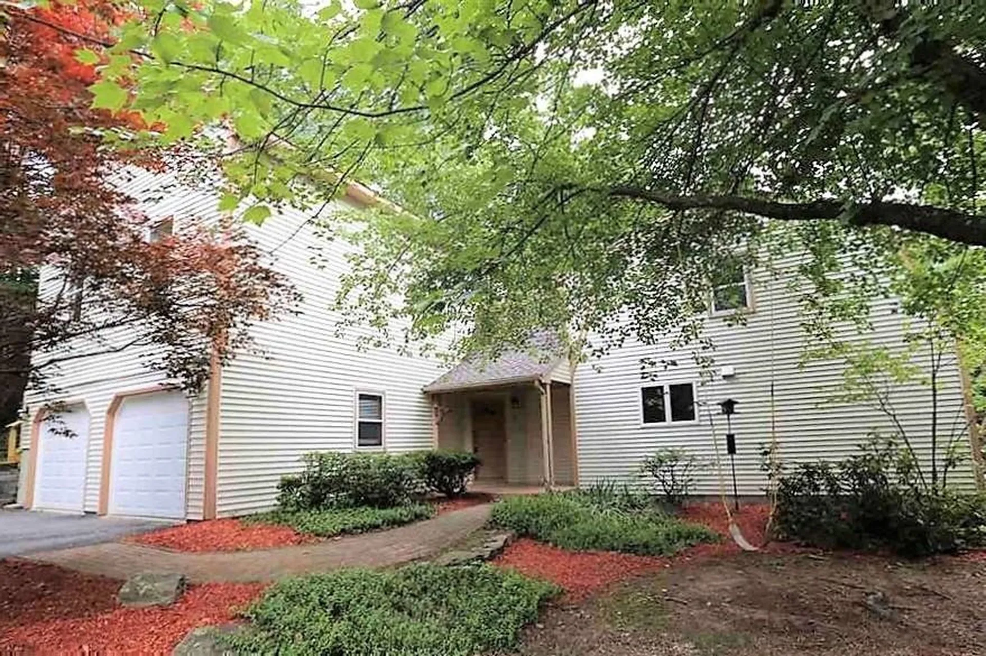 2 Merlin Place Londonderry NH 03053