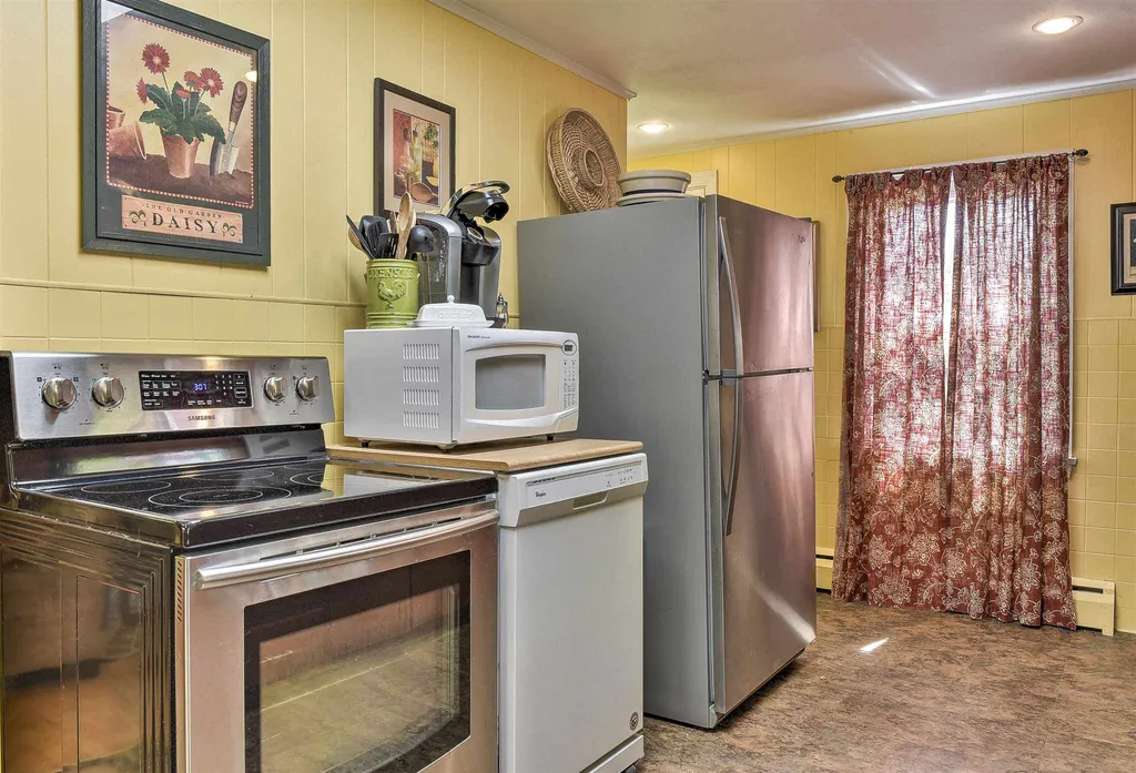 84 Woodland Avenue Keene NH 03431