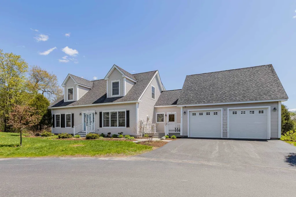 34 Brick House Lane Hartford VT 05001