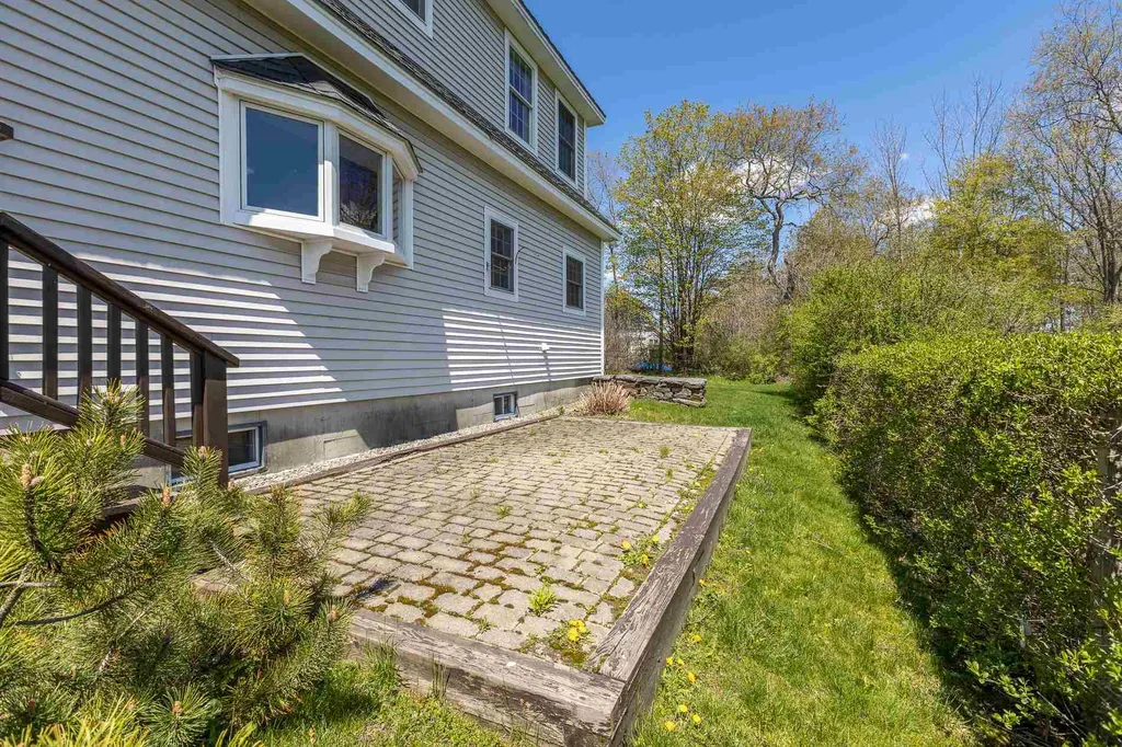 34 Brick House Lane Hartford VT 05001