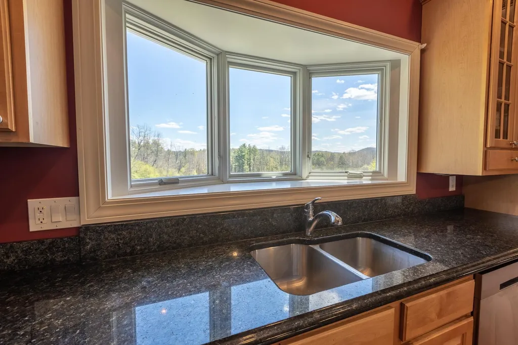 34 Brick House Lane Hartford VT 05001
