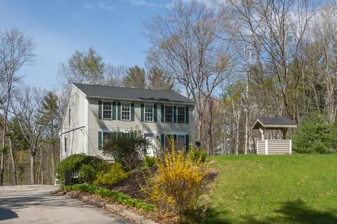 17 Bancroft Road Londonderry NH 03053